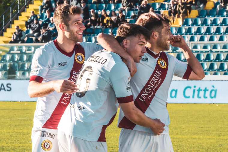 Un'esultanza degli attaccanti amaranto | Foto Facebook S.S. Arezzo