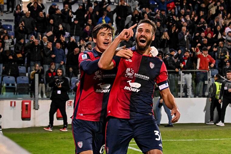 Leonardo Pavoletti esulta dopo il gol in Cagliari-Sassuolo | Foto Luigi Canu