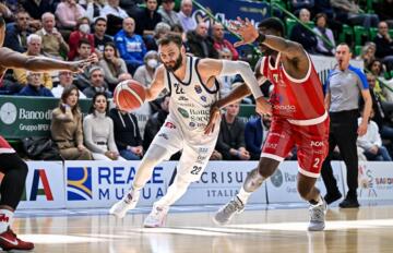 Stefano Gentile durante Dinamo Sassari-Olimpia Milano | Foto Luigi Canu