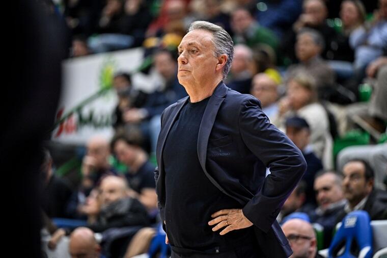 Coach Piero Bucchi della Dinamo Sassari | Credit Luigi Canu