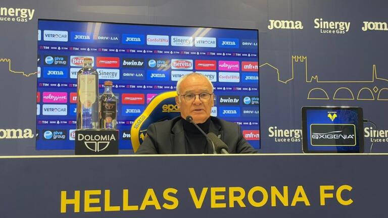 Claudio Ranieri nella sala stampa del Bentegodi