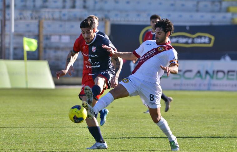 Giuseppe Mastinu nel match contro l'Arezzo | Foto Alessandro Sanna