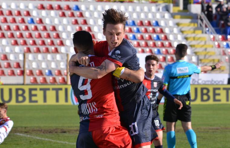 Fischnaller esulta dopo il gol dell'1-0 contro l'Arezzo | Foto Alessandro Sanna