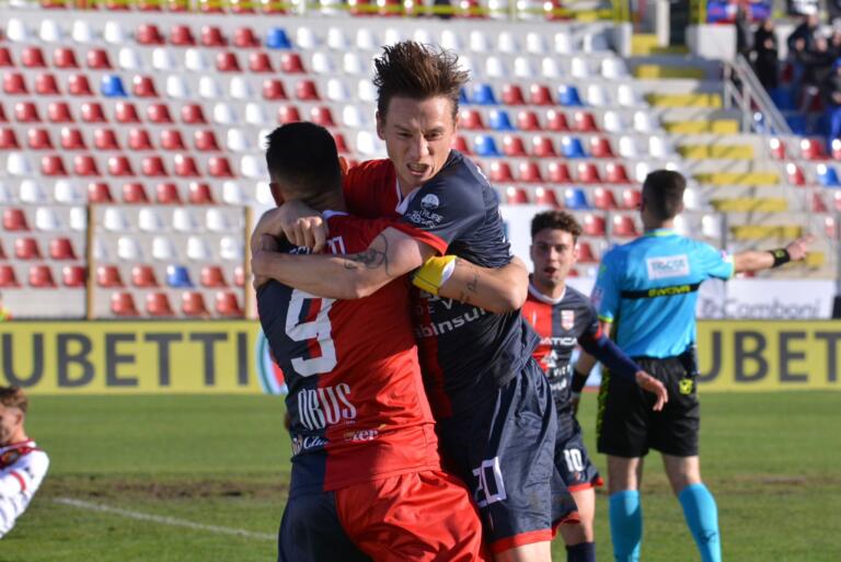 Fischnaller esulta dopo il gol dell'1-0 contro l'Arezzo | Foto Alessandro Sanna
