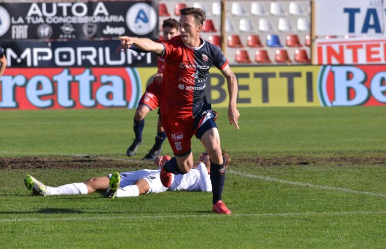 Fischnaller esulta dopo il gol dell'1-0 contro l'Arezzo | Foto Alessandro Sanna