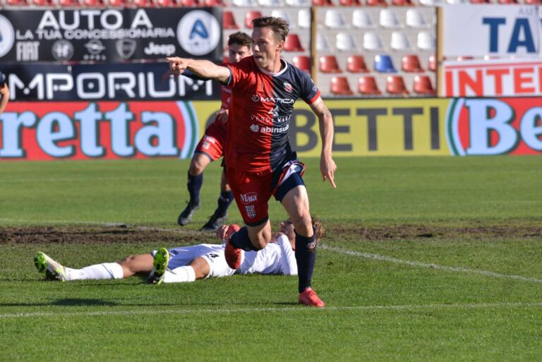 Fischnaller esulta dopo il gol dell'1-0 contro l'Arezzo | Foto Alessandro Sanna