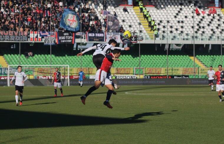 Un contrasto aereo durante Cesena-Torres allo stadio Manuzzi | Credit Cesena Calcio