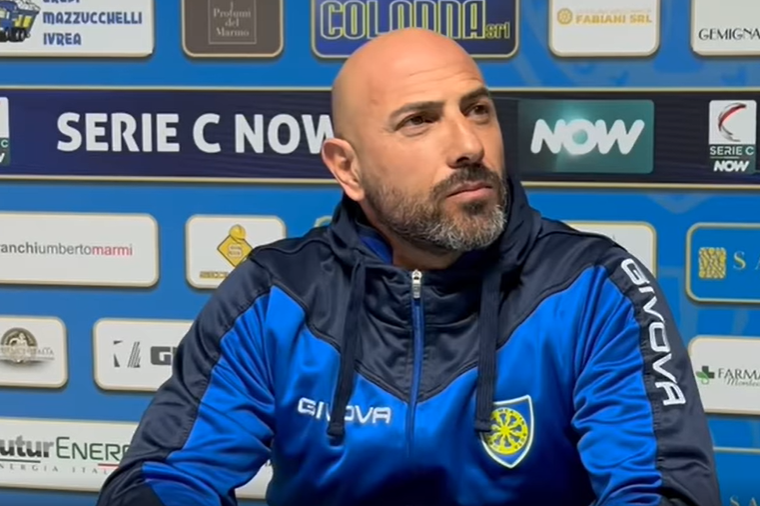 Antonio Calabro, nuovo allenatore dei toscani | Foto Facebook Carrarese Calcio 1908