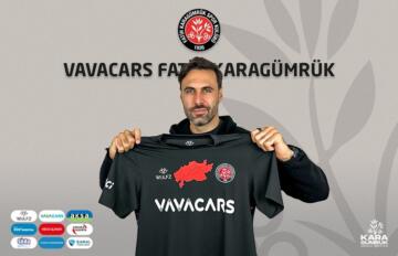 Salvatore Sirigu con la nuova maglia del Karagumruk