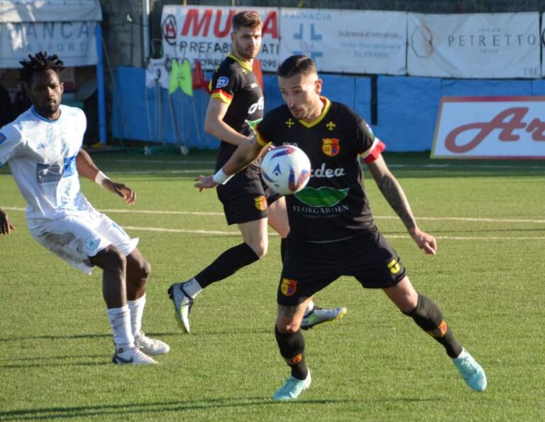 Esposito, difensore Atletico Uri | Foto Paolo Massaro