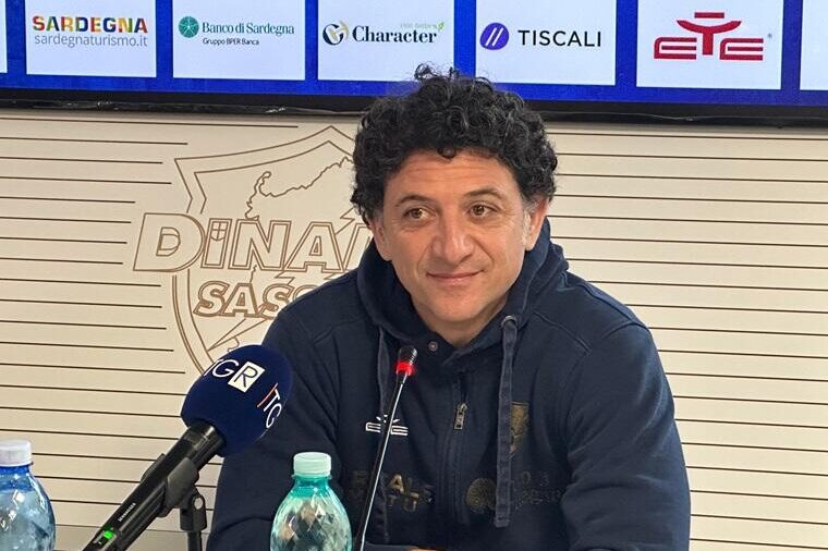 Il coach della Dinamo Women Antonello Restivo