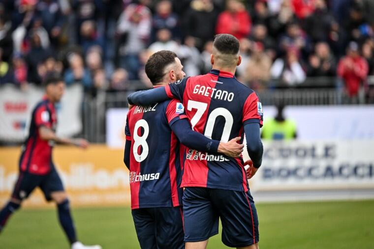 Gianluca Gaetano e Nahitan Nandez festeggiano dopo il 2-0 del Cagliari alla Salernitana | Foto Luigi Canu