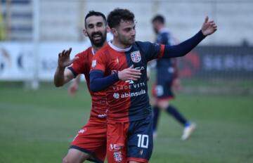 L'esultanza di Ruocco dopo un gol in Torres-Virtus Entella | Foto Alessandro Sanna