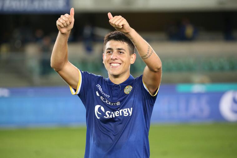 Santiago Colombatto con la maglia del Verona| Foto LegaB