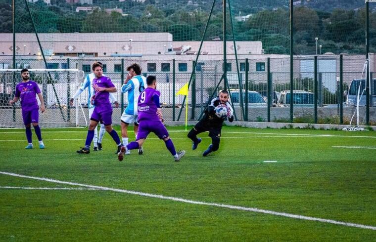 Marco Ruzittu, portiere dell’Ilvamaddalena | Foto Facebook Ilvamaddalena