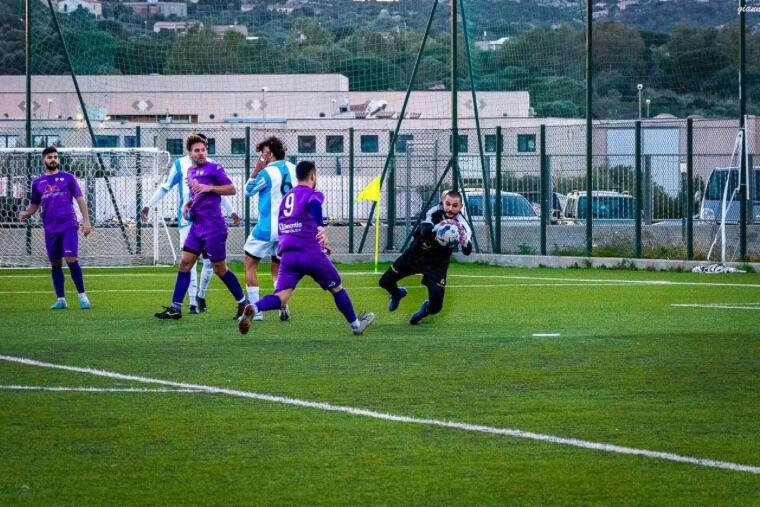 Marco Ruzittu, portiere dell’Ilvamaddalena | Foto Facebook Ilvamaddalena