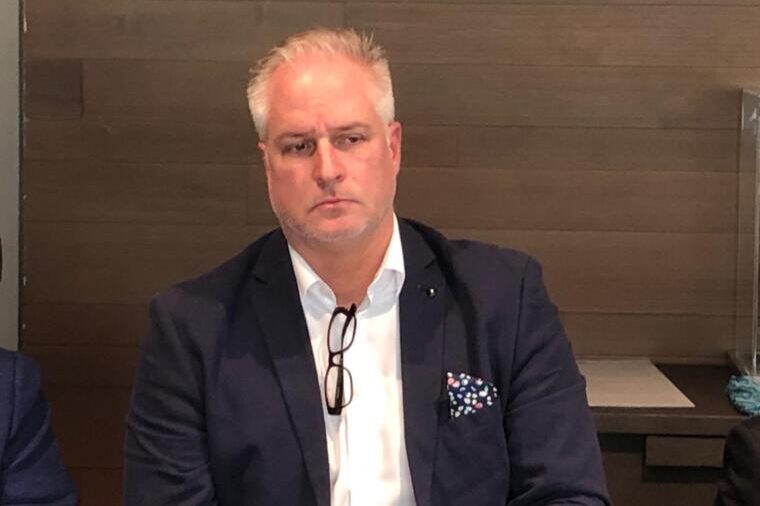 Benno Raber nella conferenza stampa di presentazione di Swiss Pro Promotion a Olbia