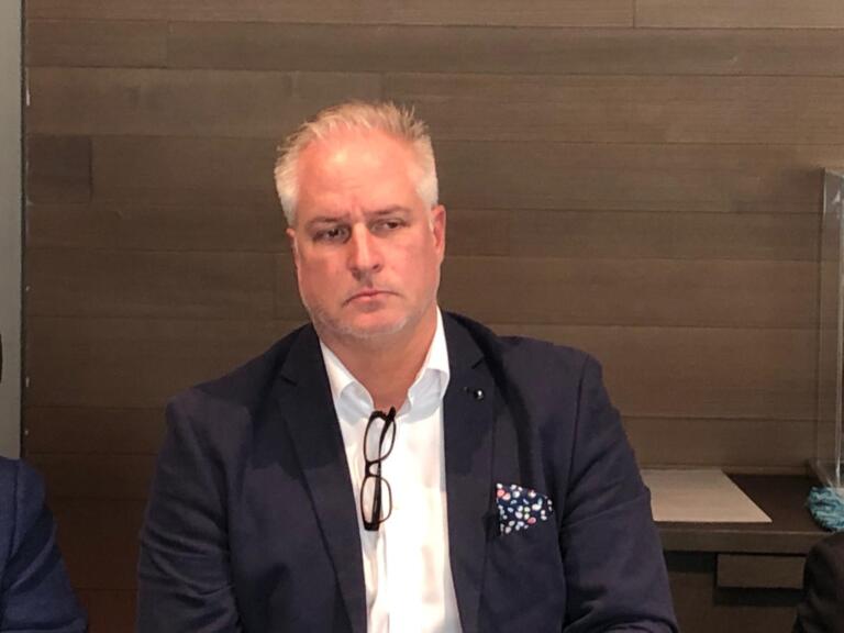 Benno Raber nella conferenza stampa di presentazione di Swiss Pro Promotion a Olbia