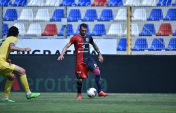 Gigi Scotto in azione durante il match contro la Fermana | Foto Alessandro Sanna