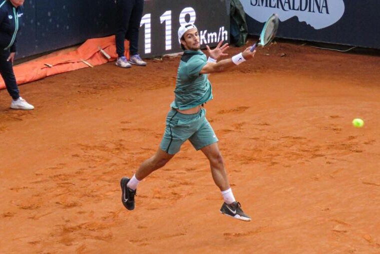 Lorenzo Musetti in azione contro Cerundolo | Foto Centotrentuno
