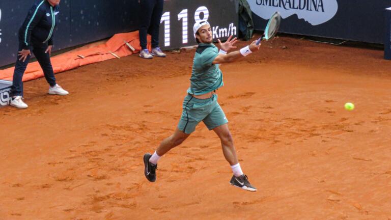 Lorenzo Musetti in azione contro Cerundolo | Foto Centotrentuno