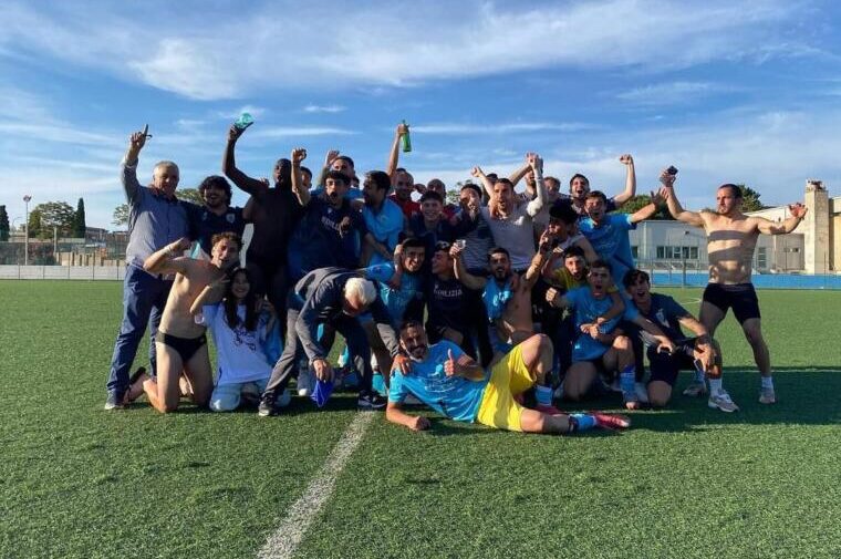 La festa del Latte Dolce al termine del playout vinto contro il Nuova Florida | Foto Facebook Latte Dolce