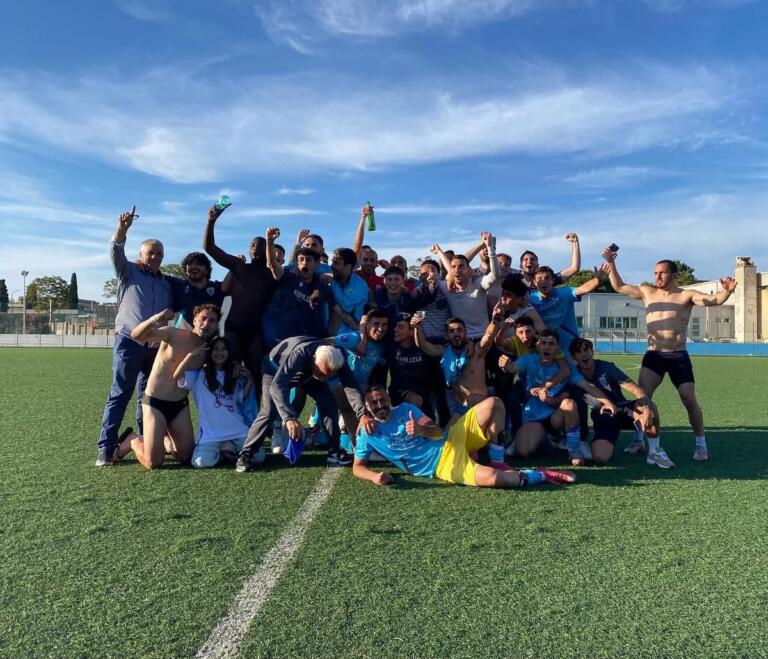 La festa del Latte Dolce al termine del playout vinto contro il Nuova Florida | Foto Facebook Latte Dolce