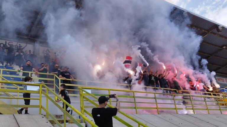 La carica dei tifosi della Torres al Vanni Sanna prima del Benevento nei playoff di Serie C