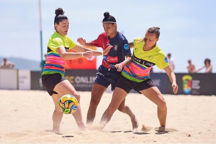 Uno scatto del match tra il Cagliari Beach Soccer e Fun and Learning | Foto US Cagliari Beach Soccer