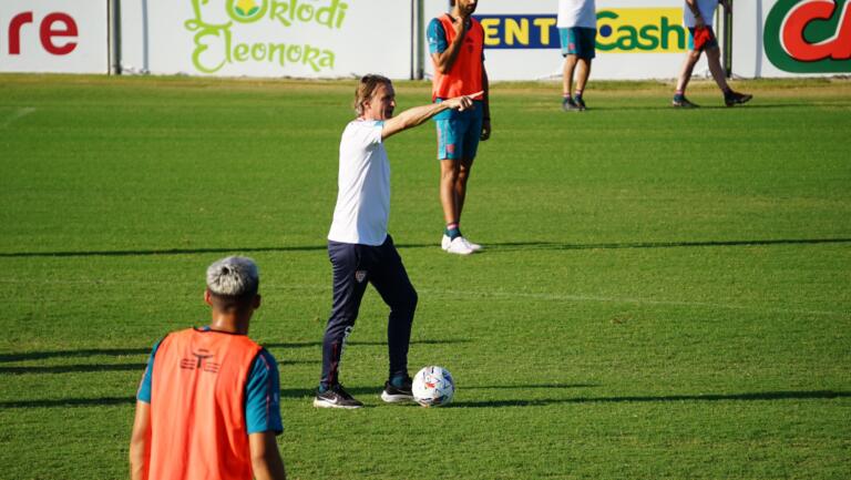 Davide Nicola durante un momento dell'allenamento | Foto Centotrentuno