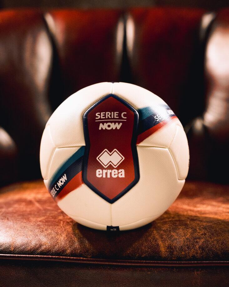 Pallone Serie C rosso presentato da Lega pro ed Erreà per la stagione 2024-25