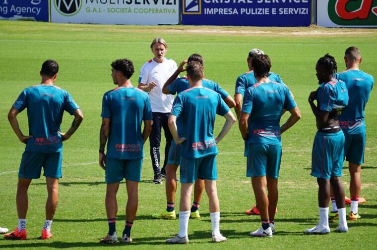 Uno scatto dell'allenamento del Cagliari agli ordini di Davide Nicola | Foto Centotrentuno
