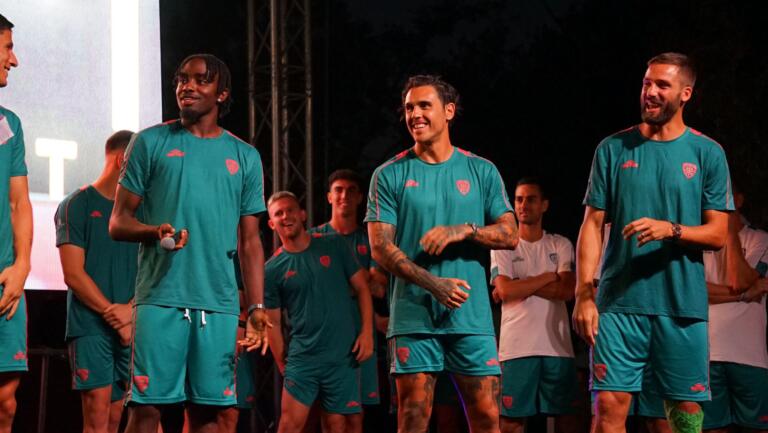 Makoumbou. Viola e Pavoletti alla presentazione della squadra di Costa Rei ! Foto Centotrentuno