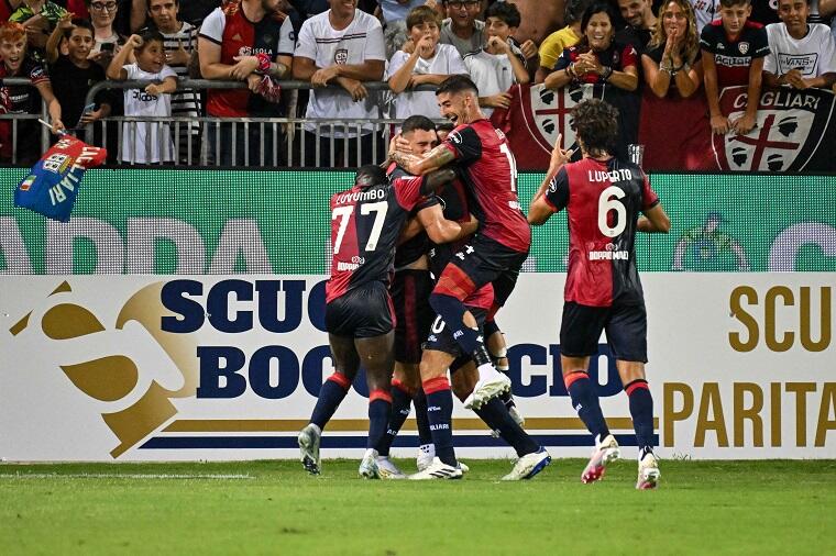 Roberto Piccoli esulta dopo il gol realizzato contro la Carrarese | Foto Luigi Canu