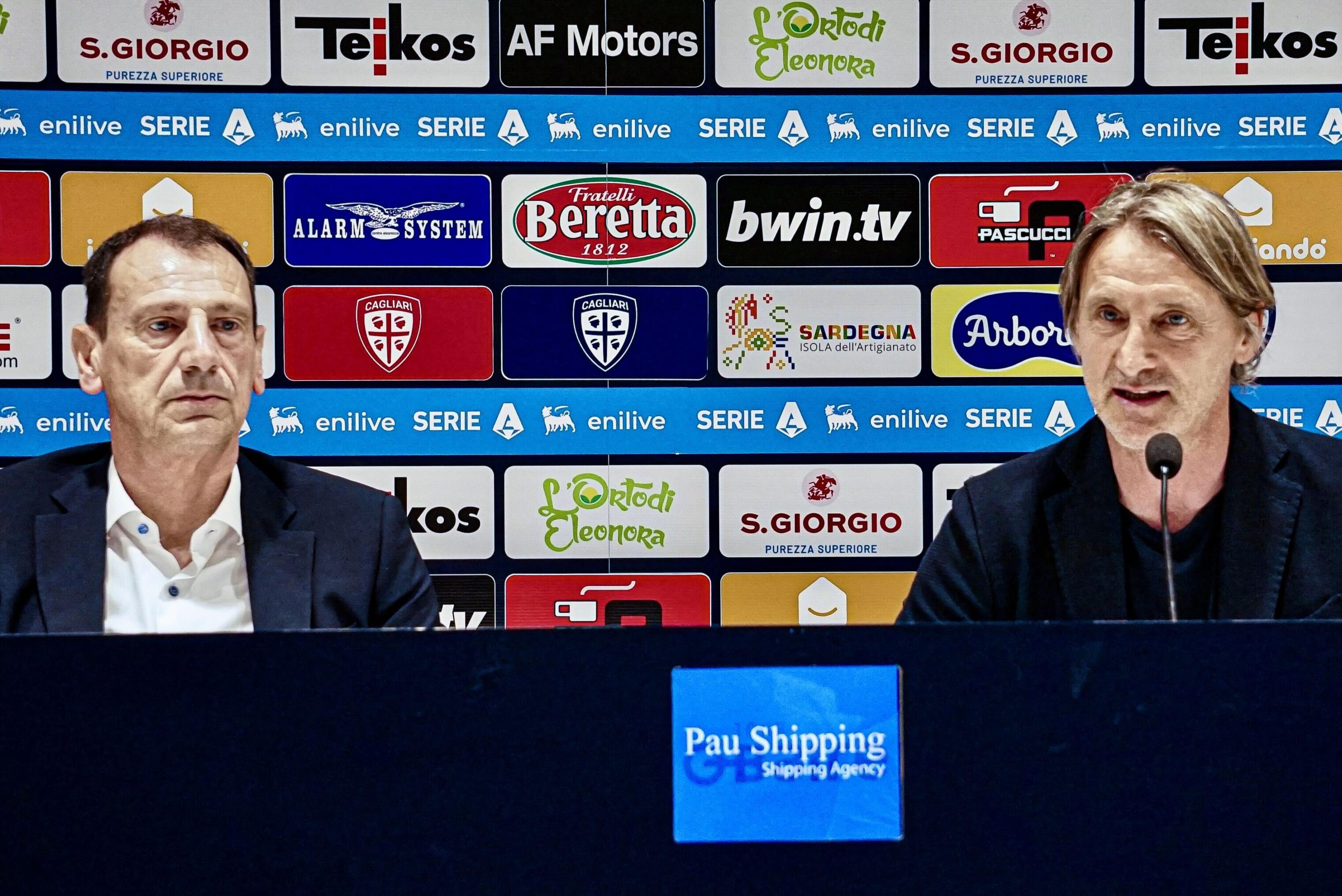 Davide Nicola insieme al direttore sportivo del Cagliari Nereo Bonato durante la conferenza stampa di presentazione