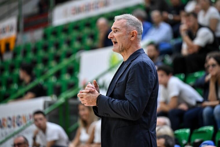 Nenad Markovic durante Dinamo Sassari-Anwil Wloclawek | Foto Luigi Canu