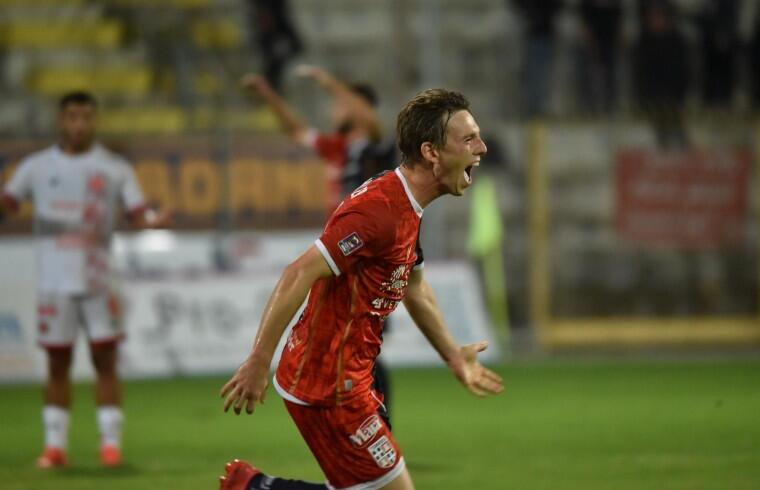 Manuel Fischnaller esulta dopo la rete del 2-1 realizzata contro il Perugia | Foto Alessandro Sanna