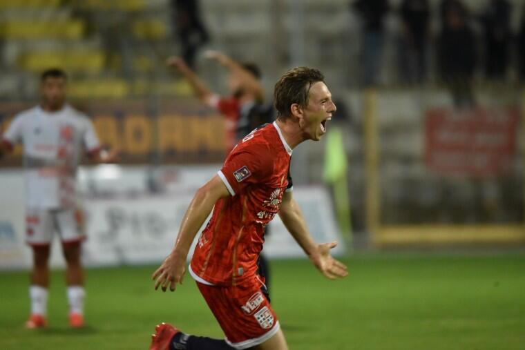 Manuel Fischnaller esulta dopo la rete del 2-1 realizzata contro il Perugia | Foto Alessandro Sanna