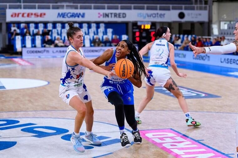 Uno scatto della sfida tra Brescia e Dinamo Women | Foto US Dinamo Sassari