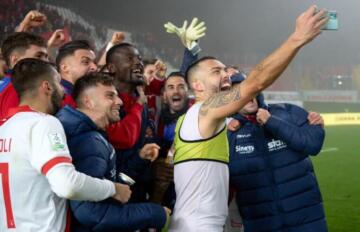 Salvatore Burrai festeggia la vittoria del Mantova contro la Cremonese | Foto Mantova 1911 Facebook