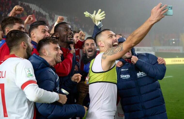 Salvatore Burrai festeggia la vittoria del Mantova contro la Cremonese | Foto Mantova 1911 Facebook