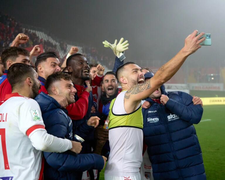 Salvatore Burrai festeggia la vittoria del Mantova contro la Cremonese | Foto Mantova 1911 Facebook