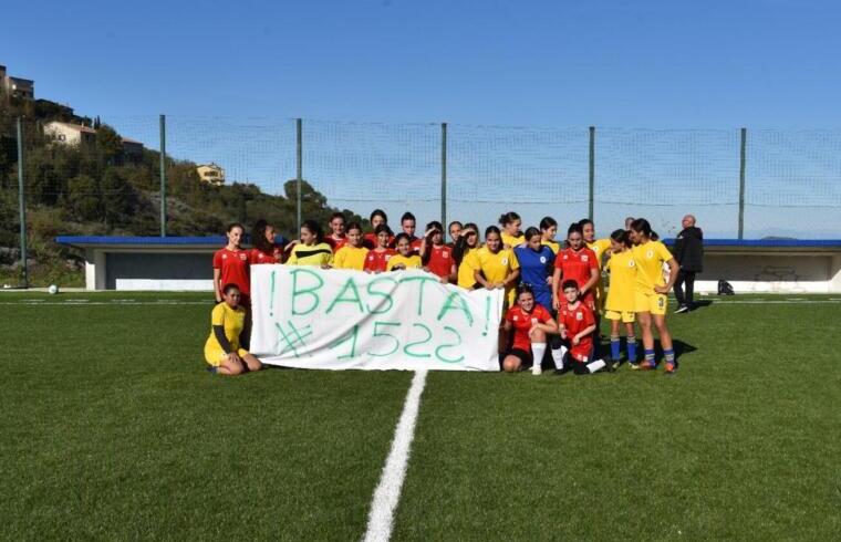 Costa Orientale Sarda femminile che scende in campo contro la violenza sulle donne. Crediti foto Costa Orientale Sarda