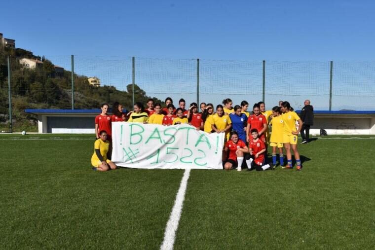 Costa Orientale Sarda femminile che scende in campo contro la violenza sulle donne. Crediti foto Costa Orientale Sarda