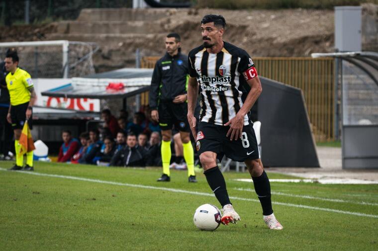 Varone, innesto di esperienza nella mediana bianconera | Foto Facebook Ascoli Calcio 1898