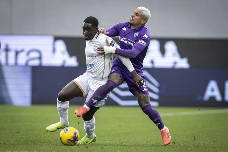 Zito Luvumbo durante il match di andata tra Fiorentina e Cagliari | Foto Valerio Spano