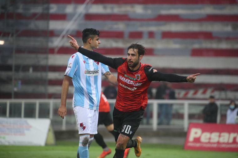 Zamparo festeggia un gol con la maglia della Reggiana | Foto A.C. Reggiana
