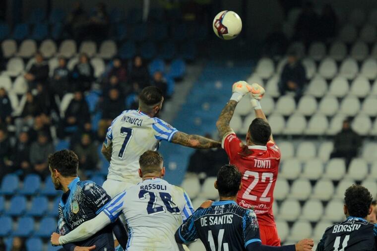 Una uscita di Alessandro Tonti durante SPAL-Pineto | Foto Nicolò Farina