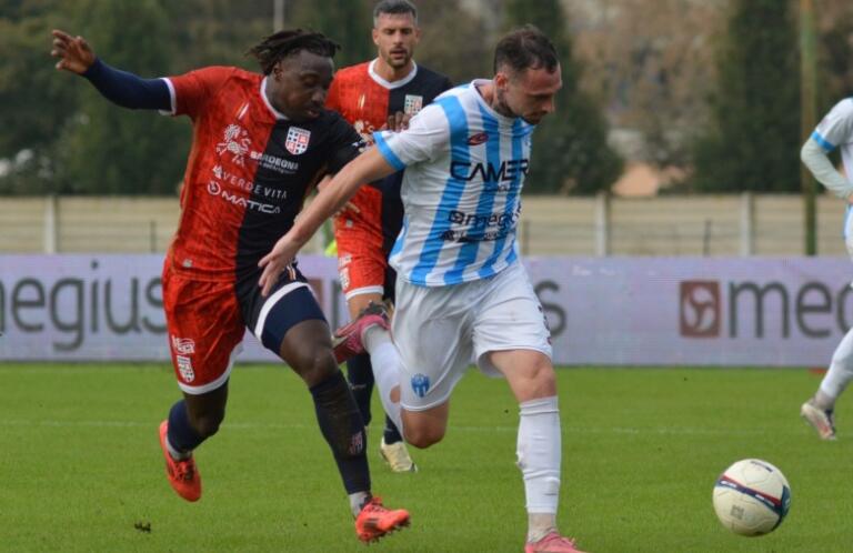 Varela e Zanandrea a duello durante Legnago-Torres | Foto US Legnago