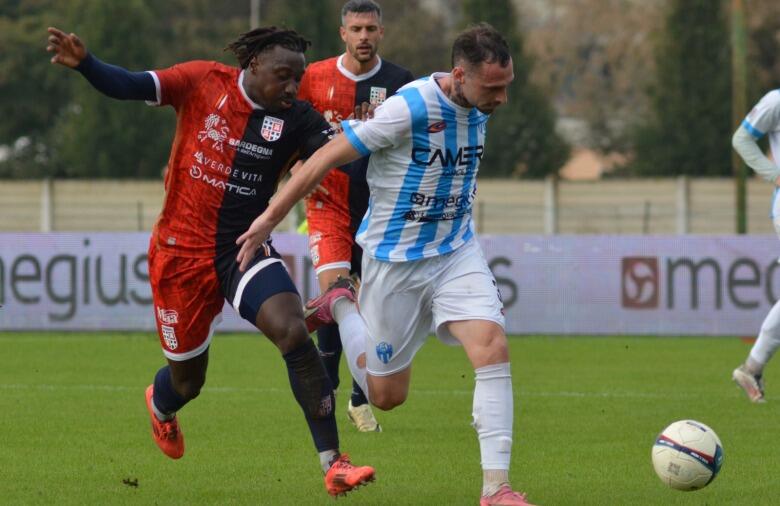 Varela e Zanandrea a duello durante Legnago-Torres | Foto US Legnago